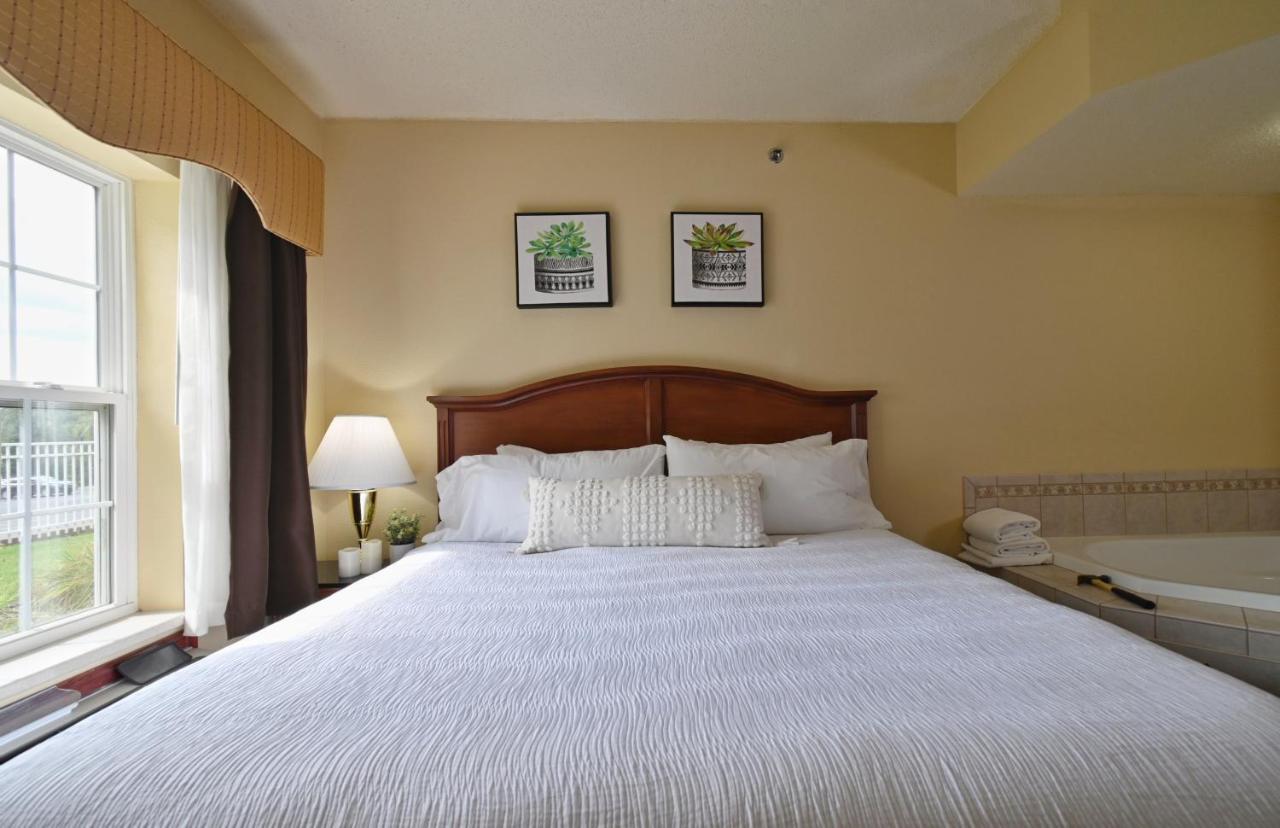 Four Seasons Island Resort Pembine Екстериор снимка