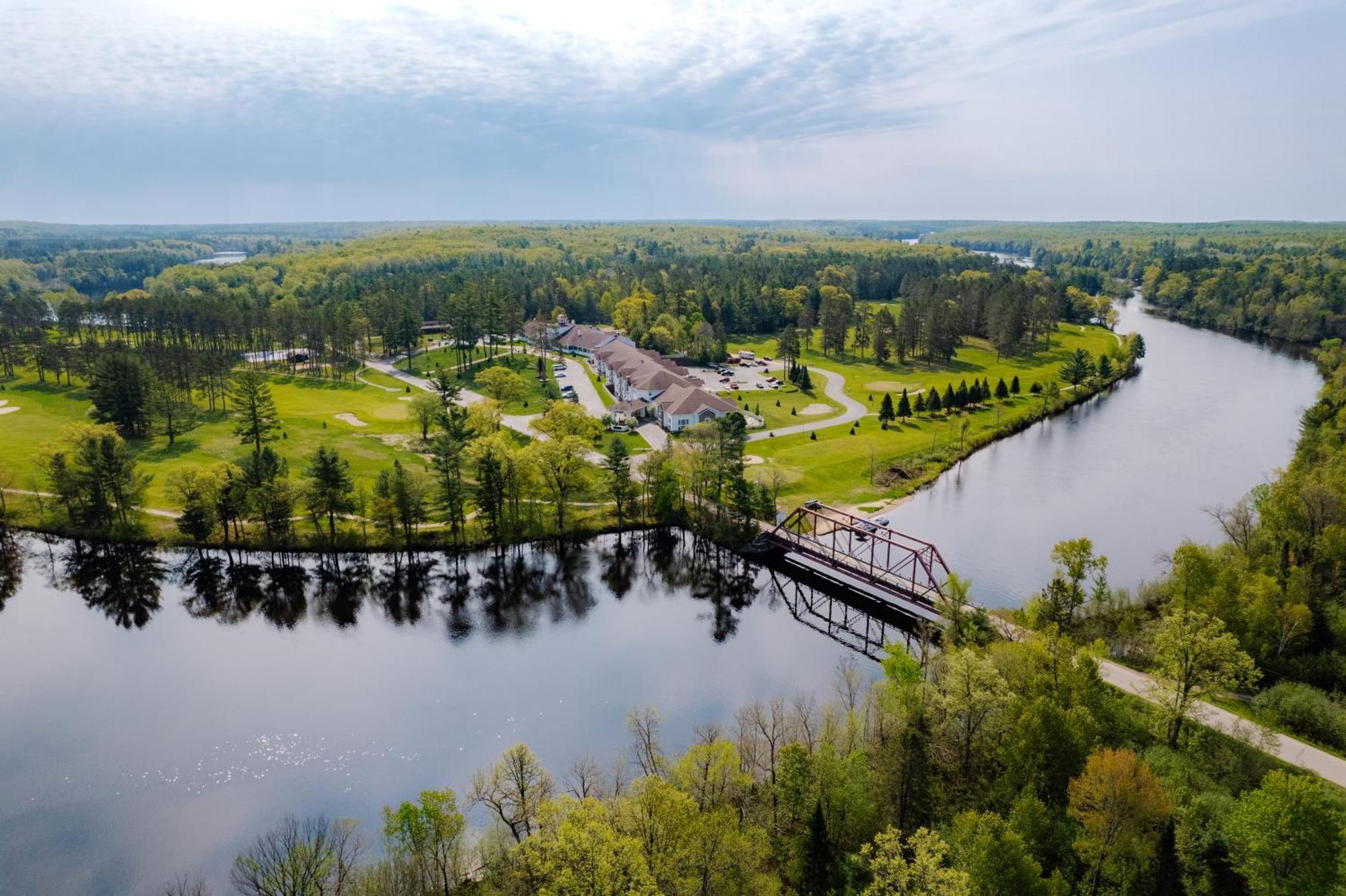 Four Seasons Island Resort Pembine Екстериор снимка