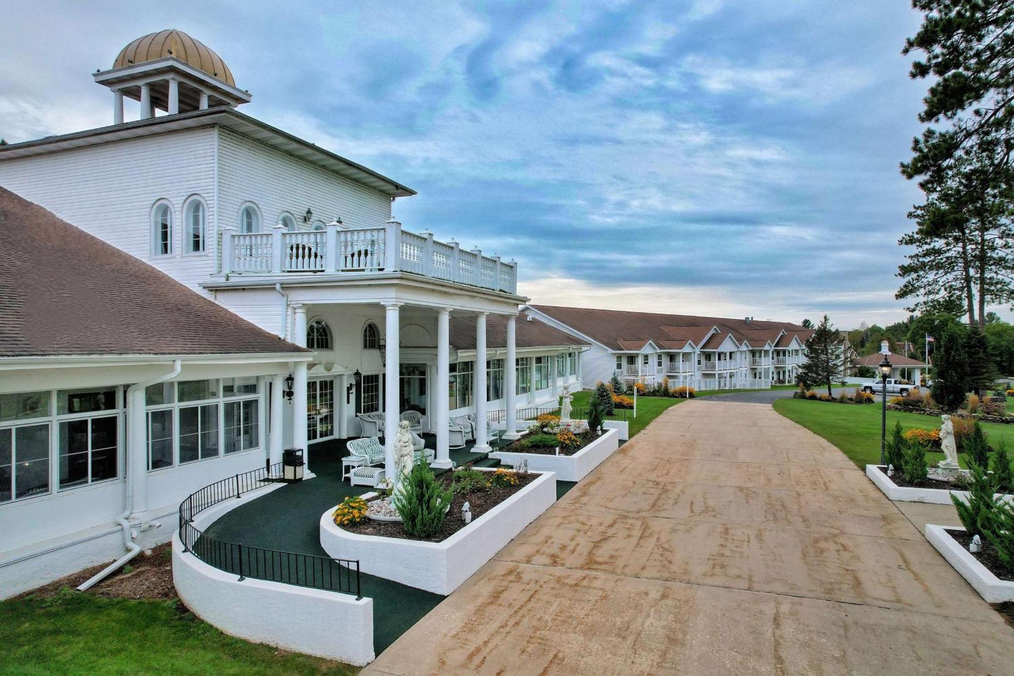 Four Seasons Island Resort Pembine Екстериор снимка